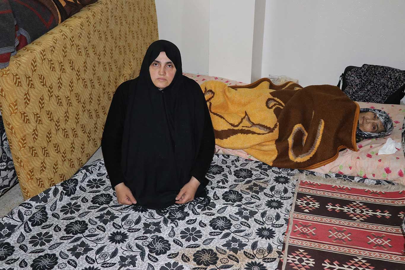 Suriyeli engelli kadın ile felçli annesi yardım bekliyor